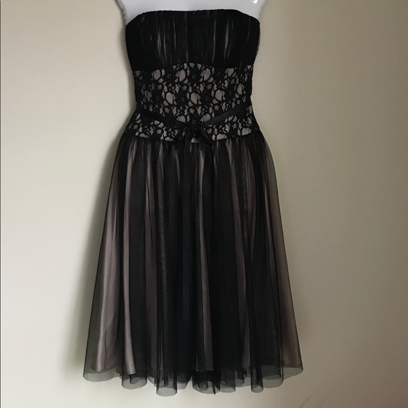 STUNNING WHITE HOUSE BLACK MARKET DRESS - Picture 2 of 8